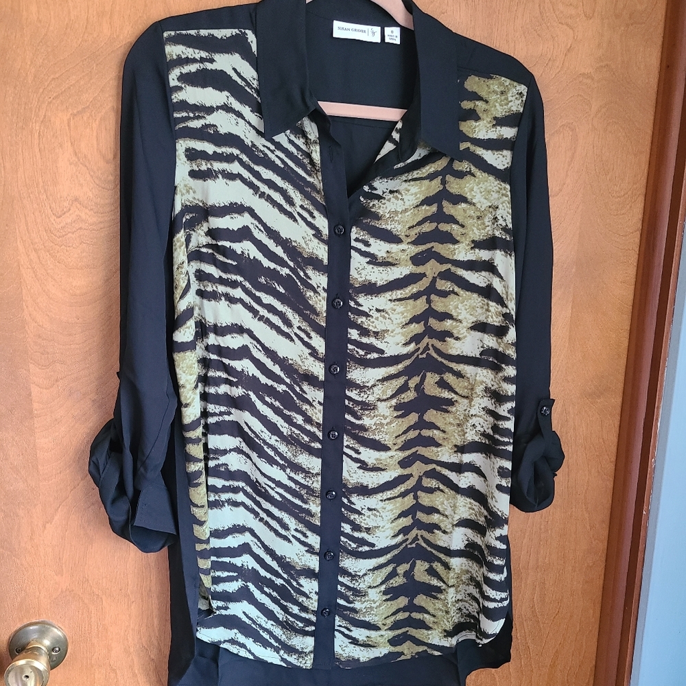 🌟 4/$20 Susan Graver Black and Green Blouse - size 8
